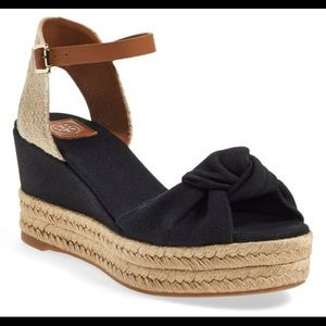 Tory Burch - knotted bow wedge sandal
